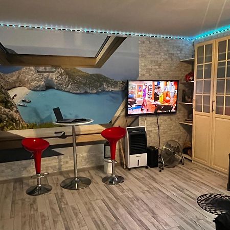 Monfas Apartment Provence In براغ المظهر الخارجي الصورة