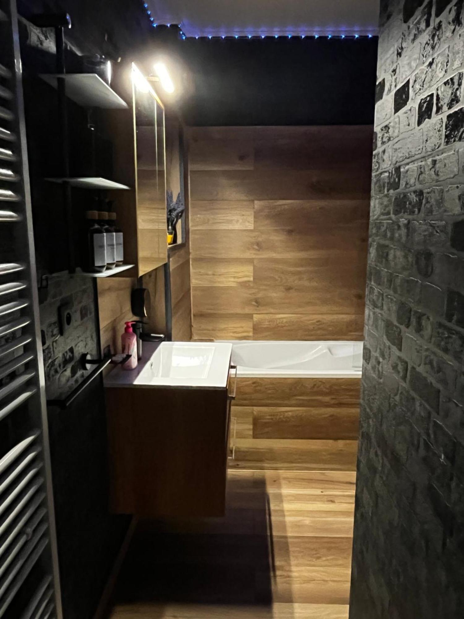 Monfas Apartment Provence In براغ المظهر الخارجي الصورة