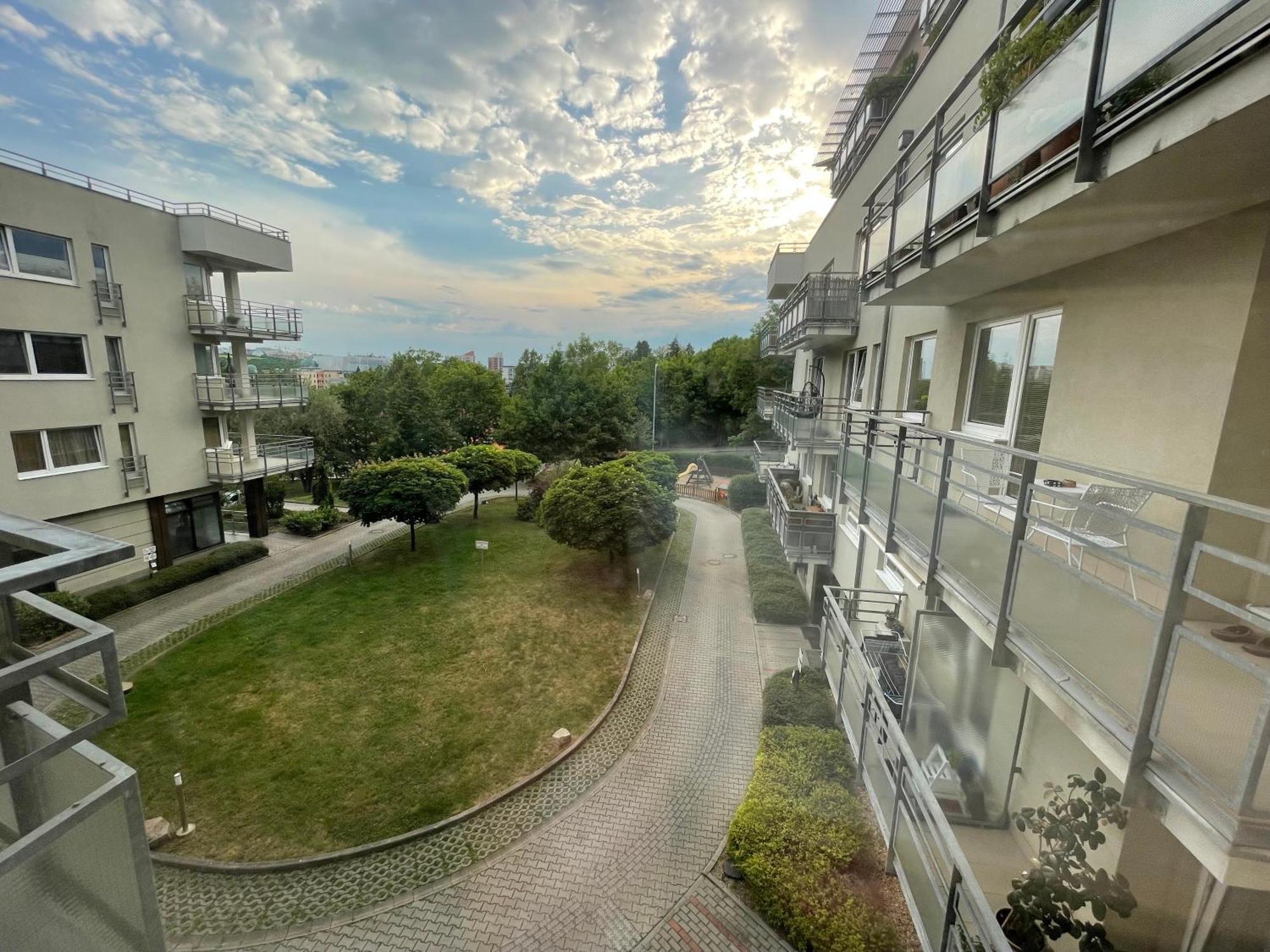 Monfas Apartment Provence In براغ المظهر الخارجي الصورة