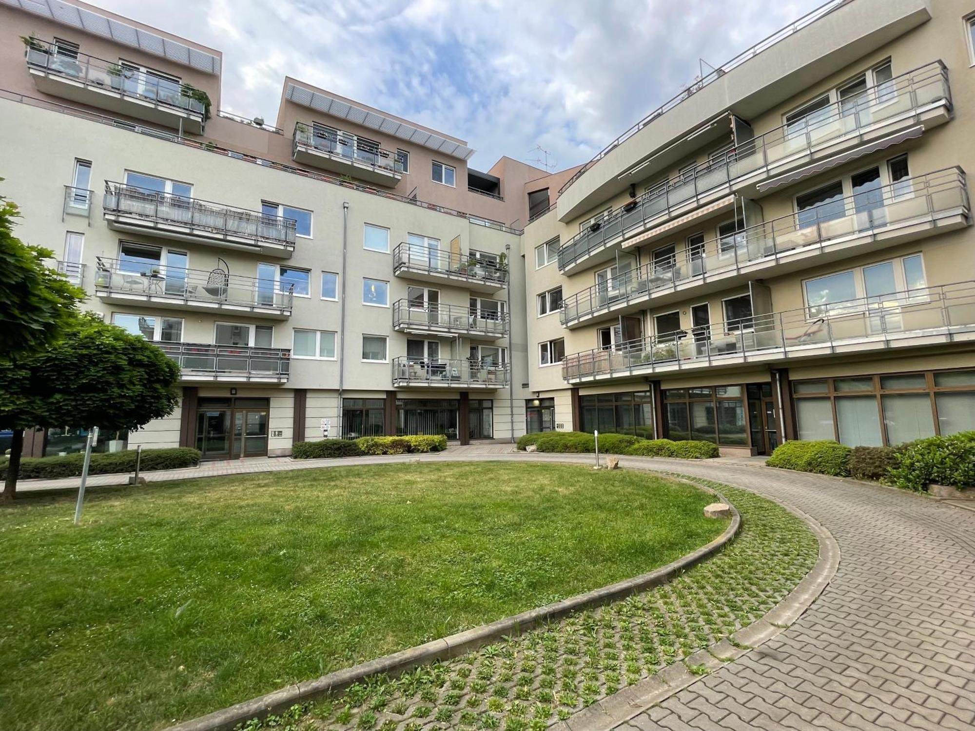 Monfas Apartment Provence In براغ المظهر الخارجي الصورة